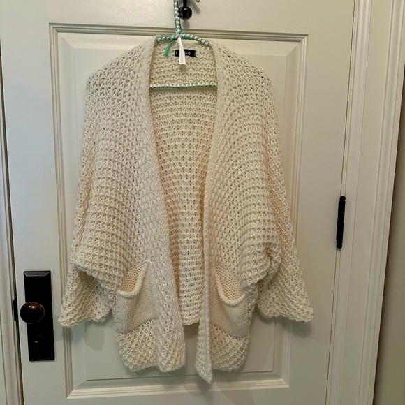 AKE Sweaters - AKE Made in Italy Cream sweater US OS🌸